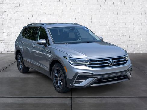 Certified 2023 Volkswagen Tiguan SE FWD image 2