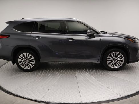 Used 2023 Toyota Highlander Platinum AWD/4WD image 7