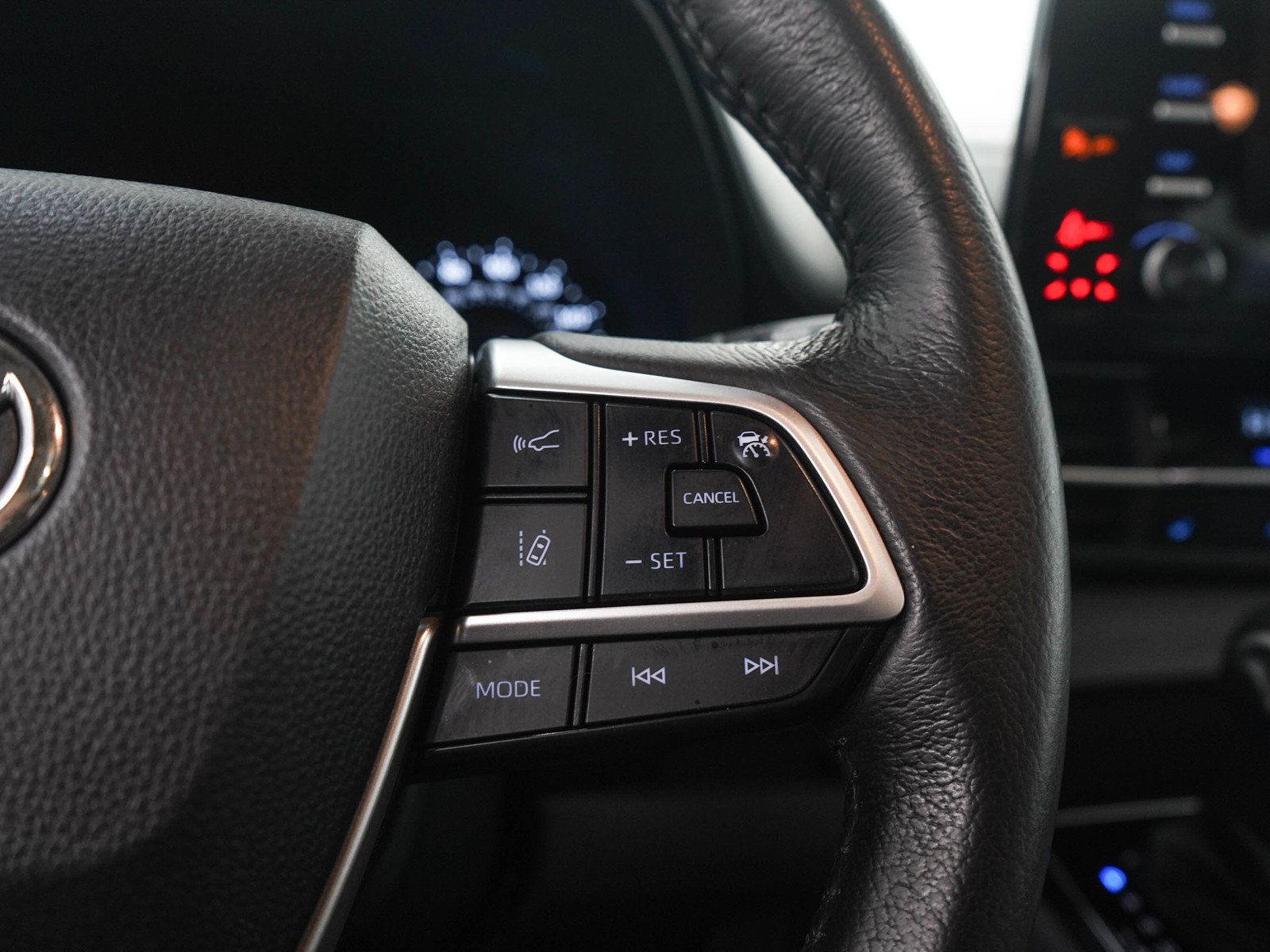 Used 2024 Toyota Sienna XLE AWD/4WD image 27