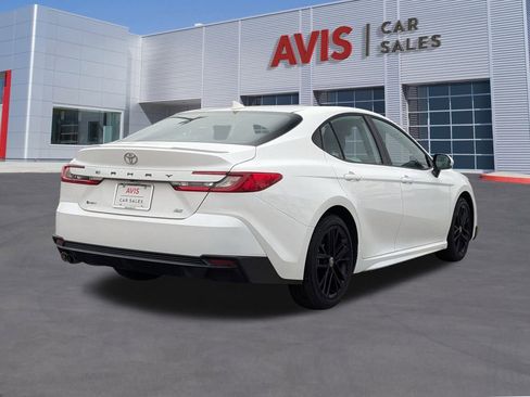 Used 2025 Toyota Camry SE image 6