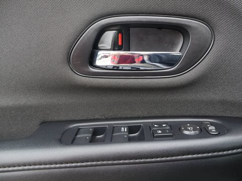 Used 2020 Honda HR-V LX image 9