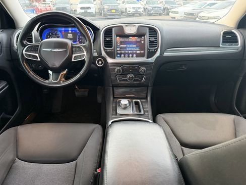Used 2020 Chrysler 300 Touring image 17