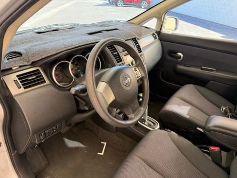 Used 2008 Nissan Versa Hatchback FWD image 12