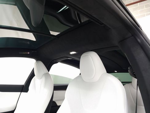 Used 2023 Tesla Model X image 17