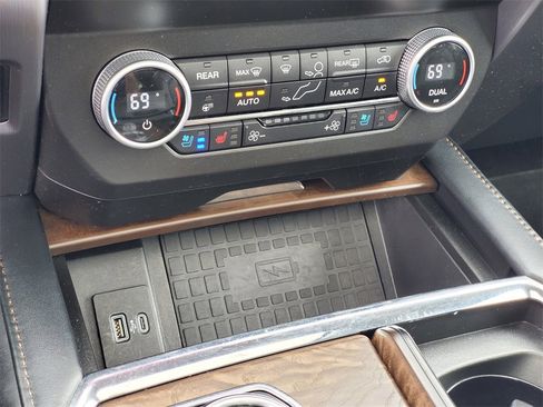 Used 2021 Ford Expedition Platinum image 19