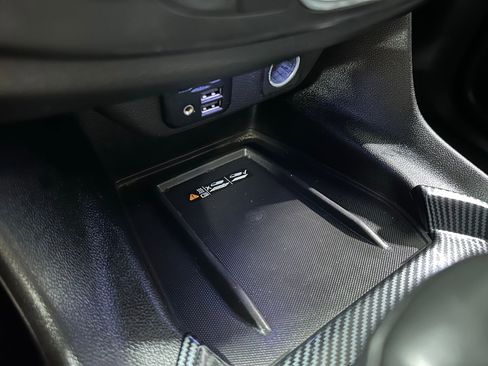 Used 2023 Chevrolet Traverse RS image 33