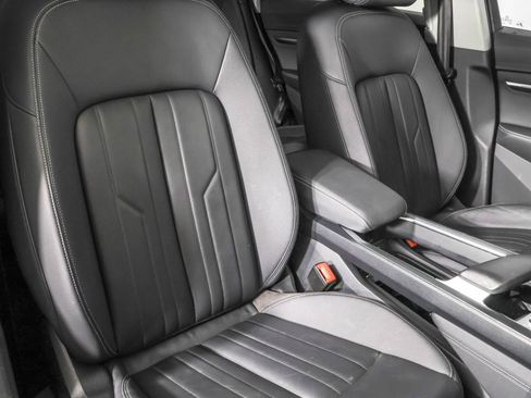 Used 2021 Audi e-tron Premium w/ Convenience Plus Package image 49