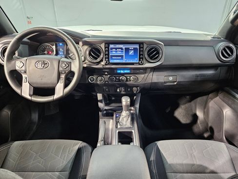 Used 2022 Toyota Tacoma TRD Off-Road AWD/4WD image 10