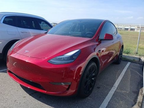 Used 2025 Tesla Model Y Long Range AWD/4WD image 3