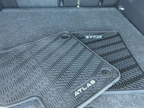 Used 2020 Volkswagen Atlas Cross Sport SE image 29