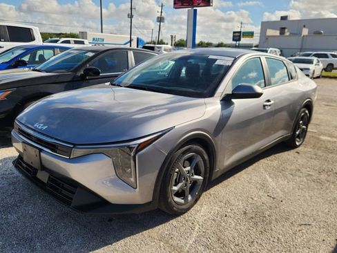 Used 2025 Kia K4 LXS image 3