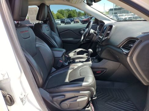 Used 2021 Jeep Cherokee Trailhawk AWD/4WD image 10