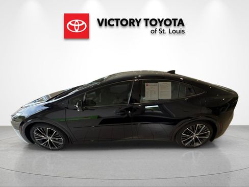 Used 2024 Toyota Prius XLE FWD image 6