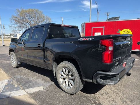 Used 2022 Chevrolet Silverado 1500 Custom image 3