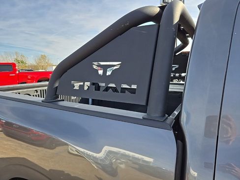 Used 2020 Nissan Titan SV w/ SV Convenience Package image 38