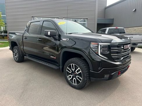 Used 2022 GMC Sierra 1500 AT4 w/ AT4 Premium Package AWD/4WD image 3