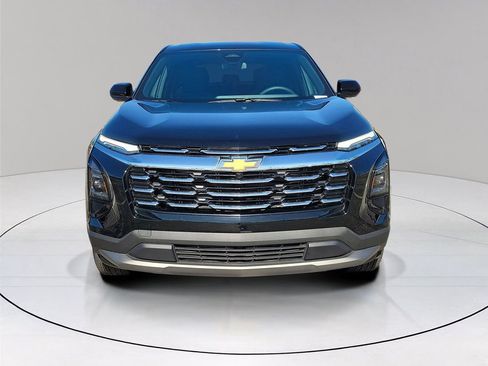 Used 2025 Chevrolet Equinox LT image 2