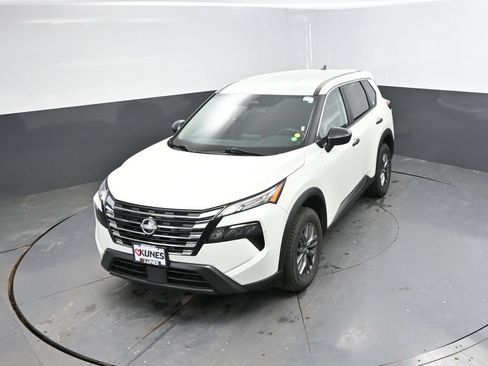 Used 2024 Nissan Rogue S AWD/4WD image 28
