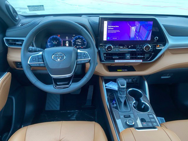 New 2026 Toyota Highlander Platinum AWD/4WD image 16