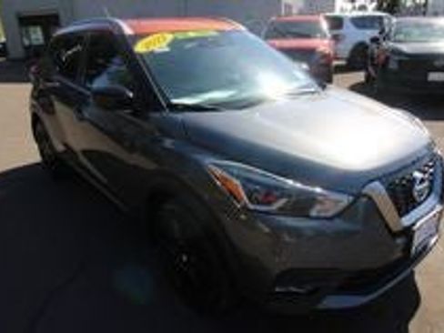 Used 2020 Nissan Kicks SR image 7