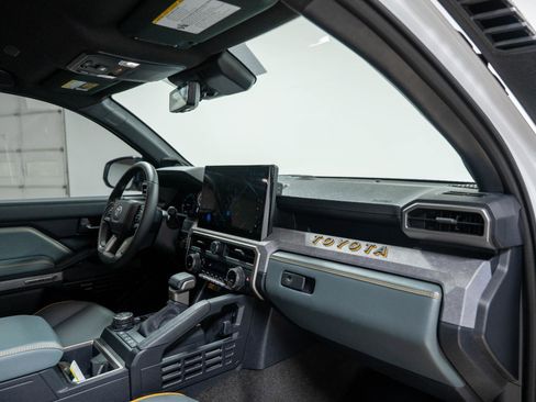 Used 2025 Toyota 4Runner Trailhunter image 65