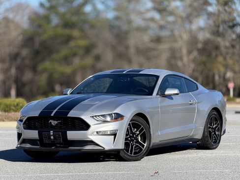 Used 2019 Ford Mustang Premium image 7