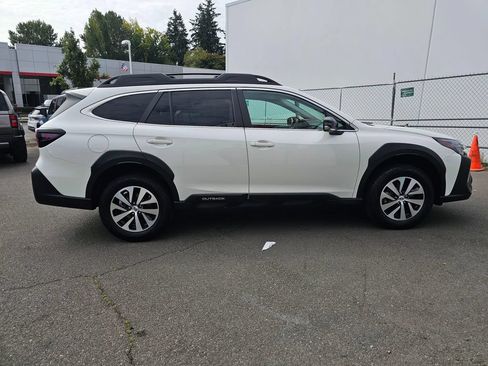 Used 2024 Subaru Outback Premium AWD/4WD image 8