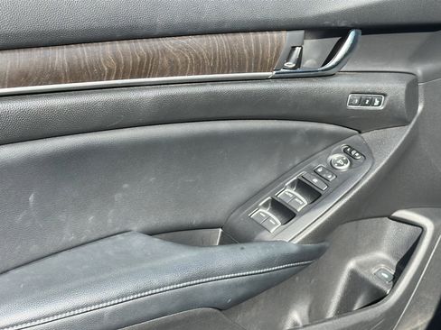 Used 2018 Honda Accord Touring image 16