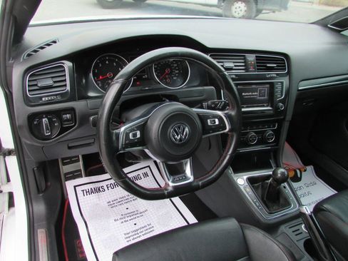 Used 2015 Volkswagen Golf 4-Door image 34