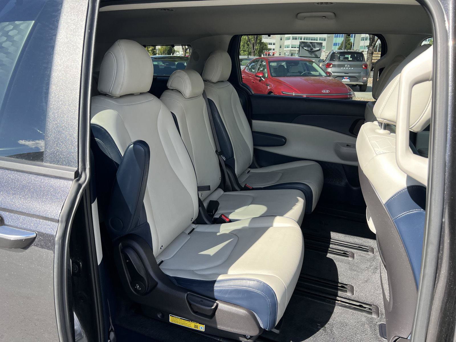 Used 2026 Kia Carnival EX FWD image 5