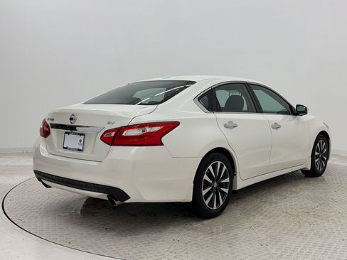 Used 2017 Nissan Altima 2.5 SV w/ Convenience Package FWD image 9