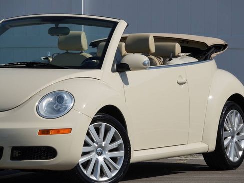 Used 2008 Volkswagen Beetle SE FWD image 14