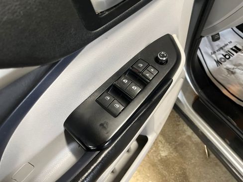 Used 2019 Toyota Highlander XLE image 12