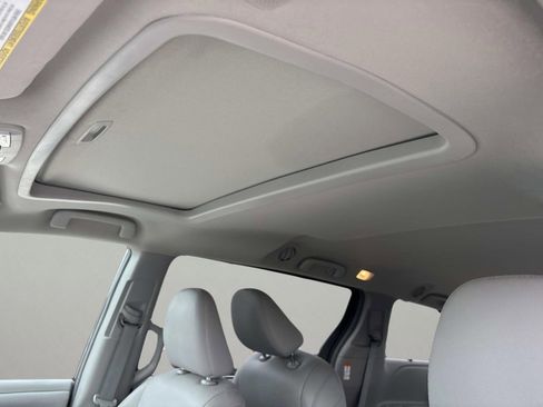 Used 2019 Toyota Sienna XLE w/ XLE Navigation Package image 25