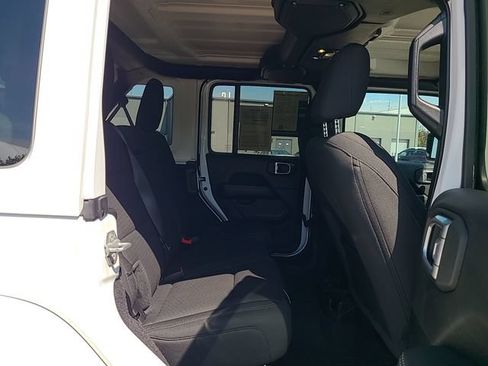 Used 2021 Jeep Wrangler Unlimited Sahara w/ Uconnect 4C Nav & Sound Group AWD/4WD image 30
