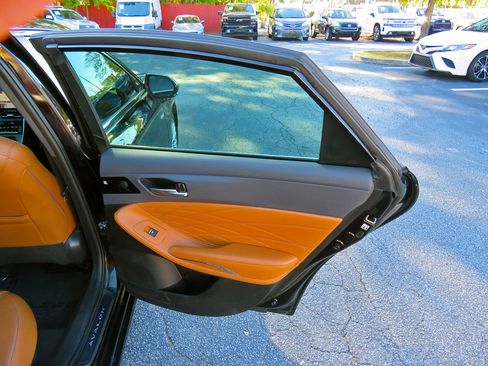 Used 2019 Toyota Avalon Limited image 34