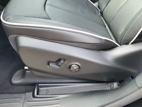 New 2026 Chrysler Pacifica Limited w/ S Appearance Package image 18