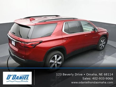 Used 2022 Chevrolet Traverse LT w/ LT Premium Package AWD/4WD image 18