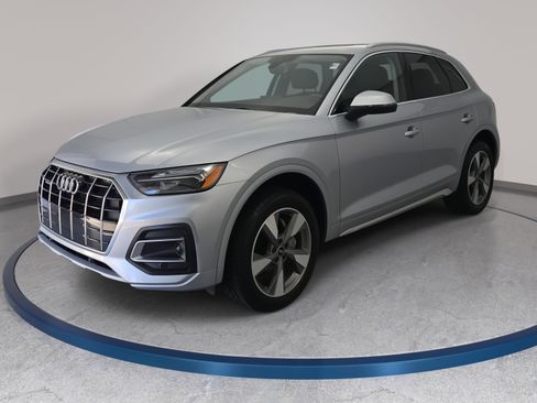 Used 2023 Audi Q5 Premium w/ Convenience Package image 1