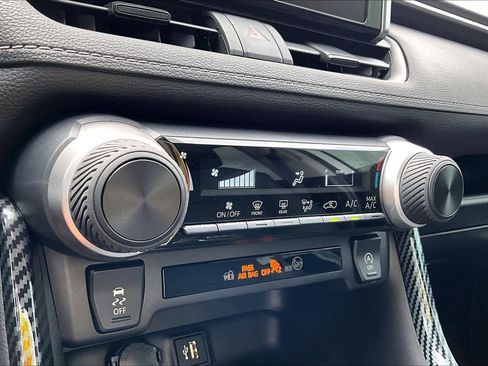 Used 2025 Toyota RAV4 LE image 32