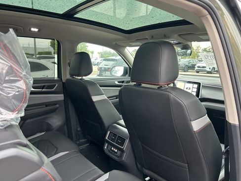 Used 2025 Volkswagen Atlas Peak Edition SE image 42