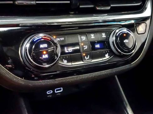 Used 2025 Buick Envista Sport Touring w/ Convenience I Package FWD image 24