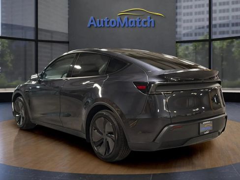 Used 2026 Tesla Model Y Long Range RWD image 8