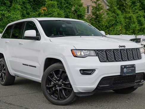 Used 2022 Jeep Grand Cherokee Laredo X image 1