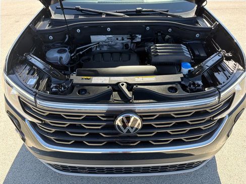 Certified 2024 Volkswagen Atlas Cross Sport SE FWD image 29