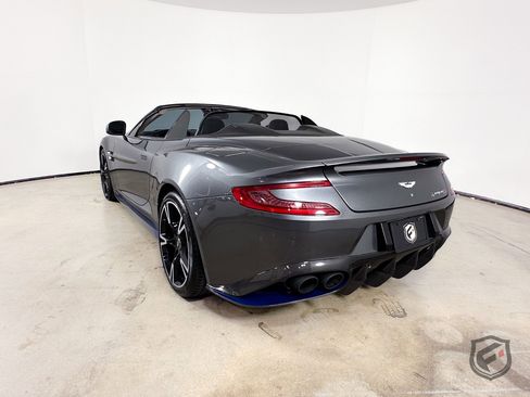 Used 2018 Aston Martin Vanquish S RWD image 11