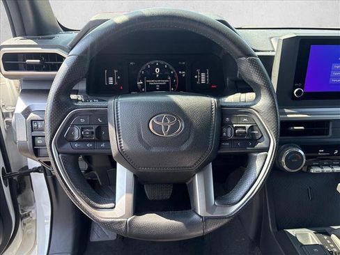 Certified 2025 Toyota 4Runner SR5 AWD/4WD image 17