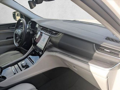 Certified 2022 Jeep Grand Cherokee Overland w/ Luxury Tech Group IV RWD image 20