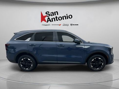 Used 2025 Kia Sorento S AWD/4WD image 17
