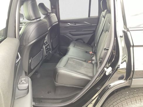 New 2025 Jeep Grand Cherokee Altitude image 15